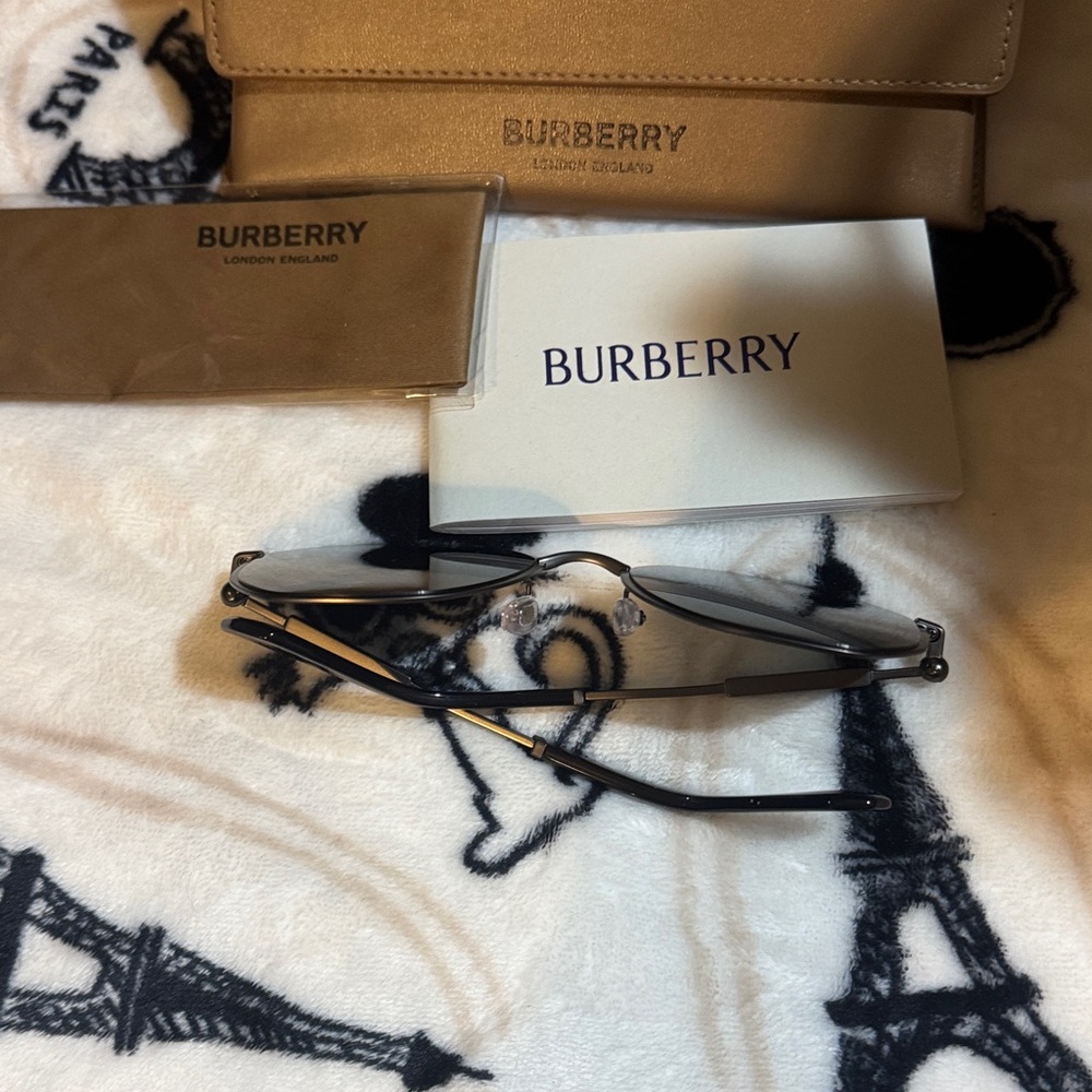 NWT Burberry Dark Gray & Black Round Sunglasses - Picture 3 of 9